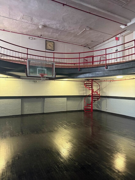 181 W 135th St, New York, NY for lease - Building Photo - Image 2 of 37