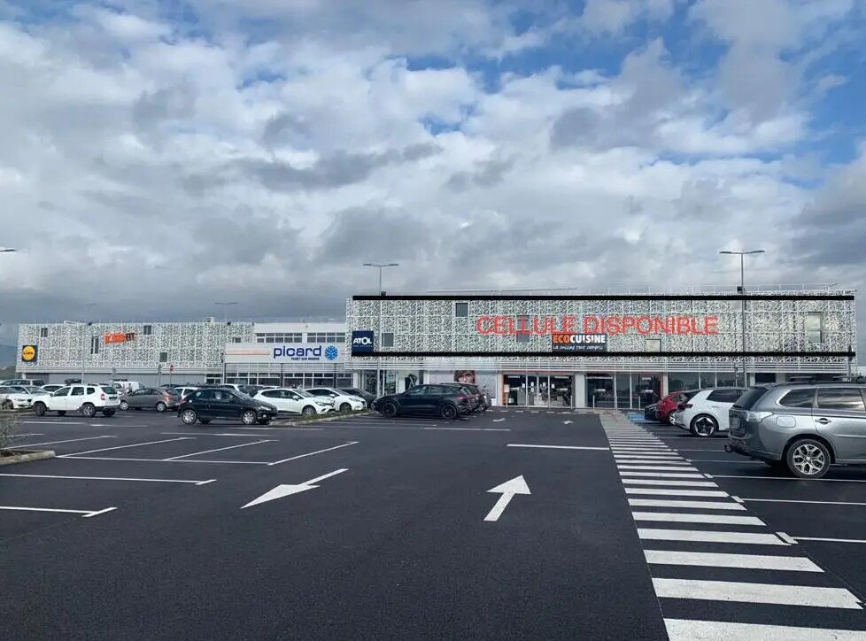 Retail in Puget-sur-Argens for lease Building Photo- Image 1 of 7