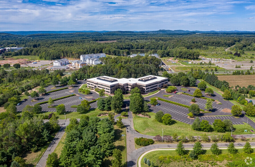 200 Great Pond Dr, Windsor, CT for lease - Building Photo - Image 2 of 32