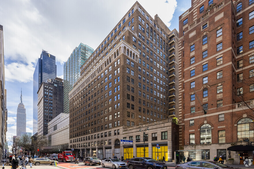 330 W 34th St, New York, NY for lease - Building Photo - Image 1 of 7