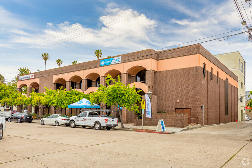 7680 Girard Ave, La Jolla, CA for lease - Primary Photo - Image 1 of 9