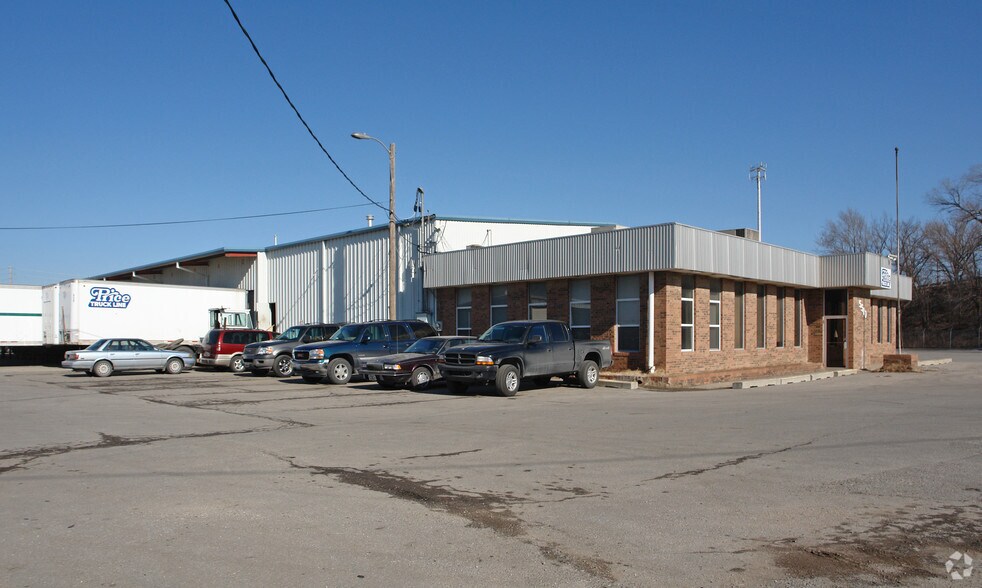 Associated Wholesale Grocers Kansas Avenue Kansas City Ks 5510 Kansas Ave, Kansas City, KS 66106 - C & M Cartage Co | LoopNet
