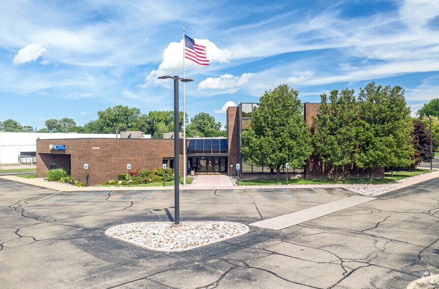 31200 Mound Rd, Warren, MI for sale - Primary Photo - Image 1 of 1