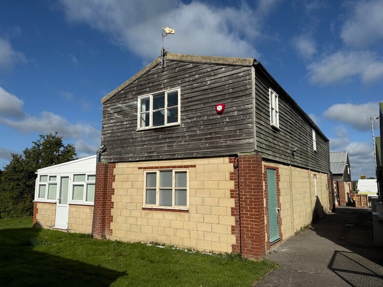 Office in Unit 4 High Cross Farm, Henfield Road, Albourne Road, Hurstpierpoint for lease - Building Photo - Image 1 of 12