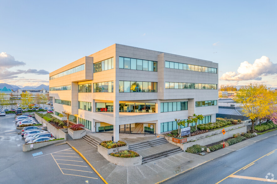 15117 101st Ave, Surrey, BC for lease - Primary Photo - Image 1 of 5