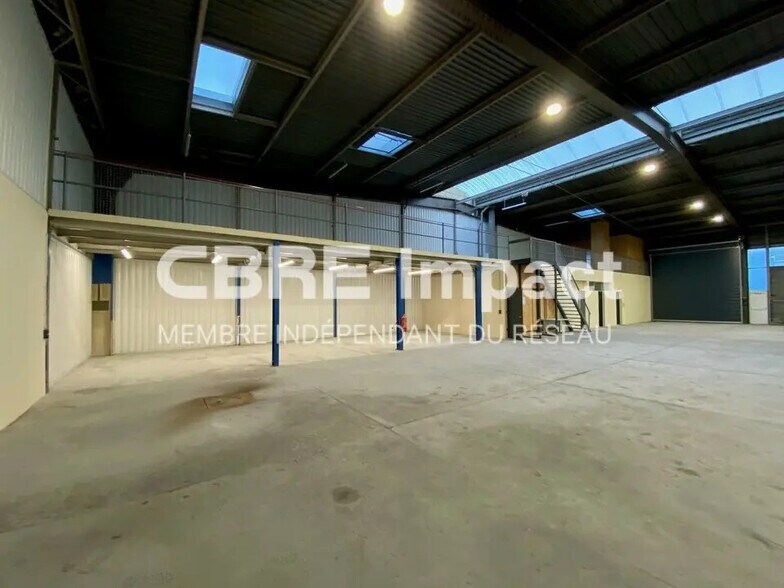 Flex in Dijon for lease - Interior Photo - Image 3 of 8