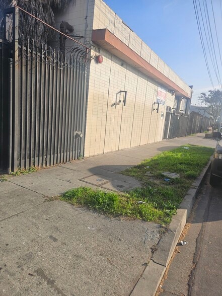 8614-8616 Mettler St, Los Angeles, CA for sale - Building Photo - Image 3 of 8