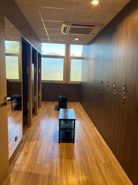 Office in Marseille for lease - Building Photo - Image 3 of 7