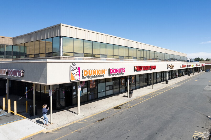 107-135 Bloomfield Ave, Bloomfield, NJ for lease - Building Photo - Image 2 of 5