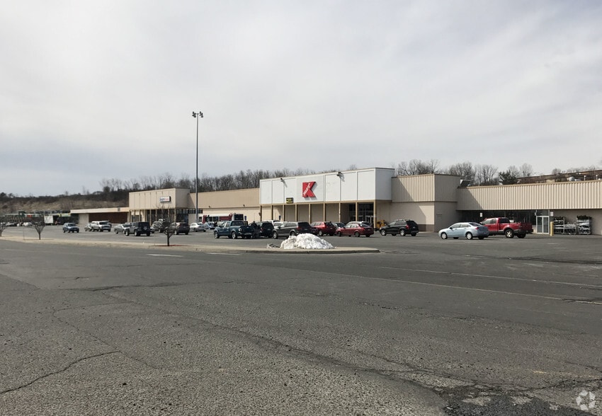 2211 Northampton St, Holyoke, MA for lease - Building Photo - Image 2 of 5