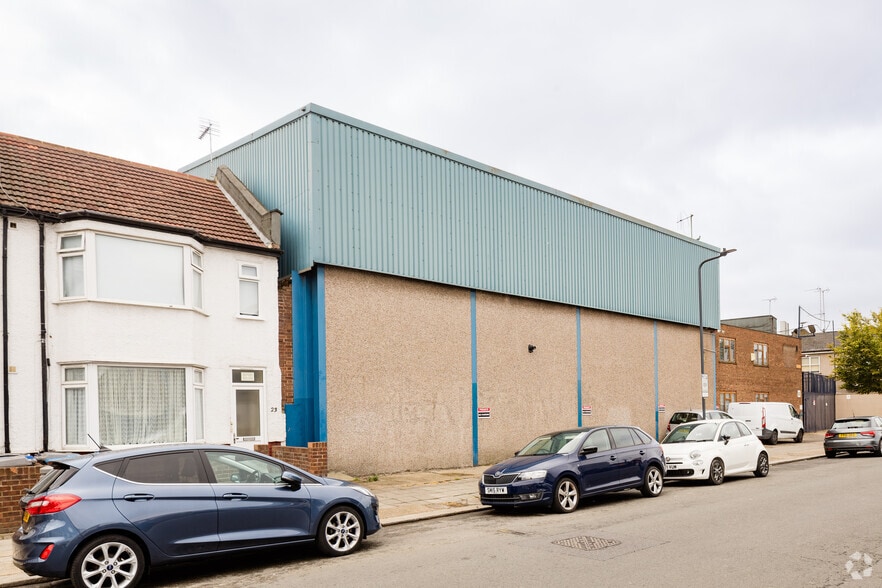 23 Colin Rd, London for sale - Primary Photo - Image 1 of 2