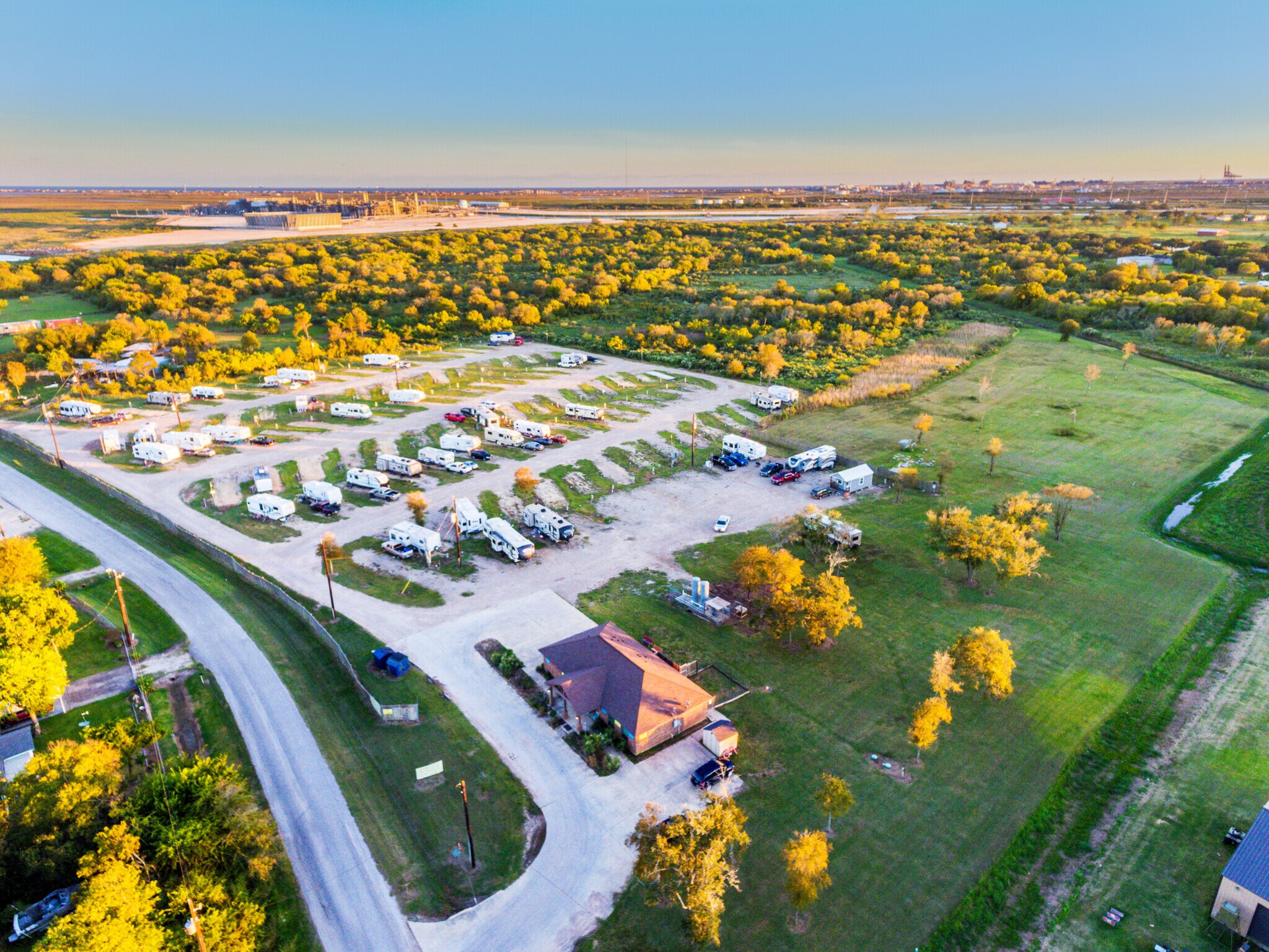 2433 Duncan Dr, Oyster Creek, TX for sale Primary Photo- Image 1 of 1