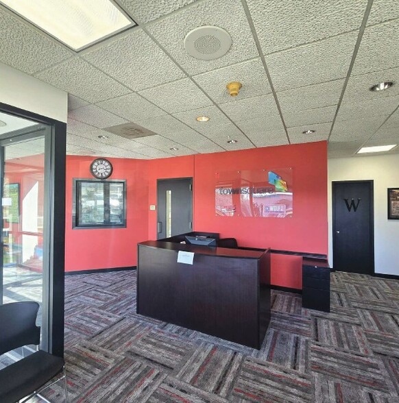 1014 Federal Rd, Brookfield, CT for sale - Interior Photo - Image 3 of 5