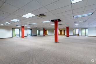 10401 Linn Station Rd, Louisville, KY for lease Interior Photo- Image 2 of 5