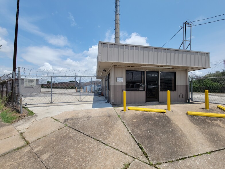 7783 Airport Blvd, Houston, TX for lease - Building Photo - Image 1 of 18