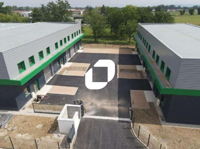 Flex in Tignieu-Jameyzieu for lease - Building Photo - Image 2 of 8