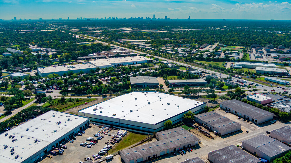 7250 W 43rd St, Houston, TX for lease - Aerial - Image 3 of 12