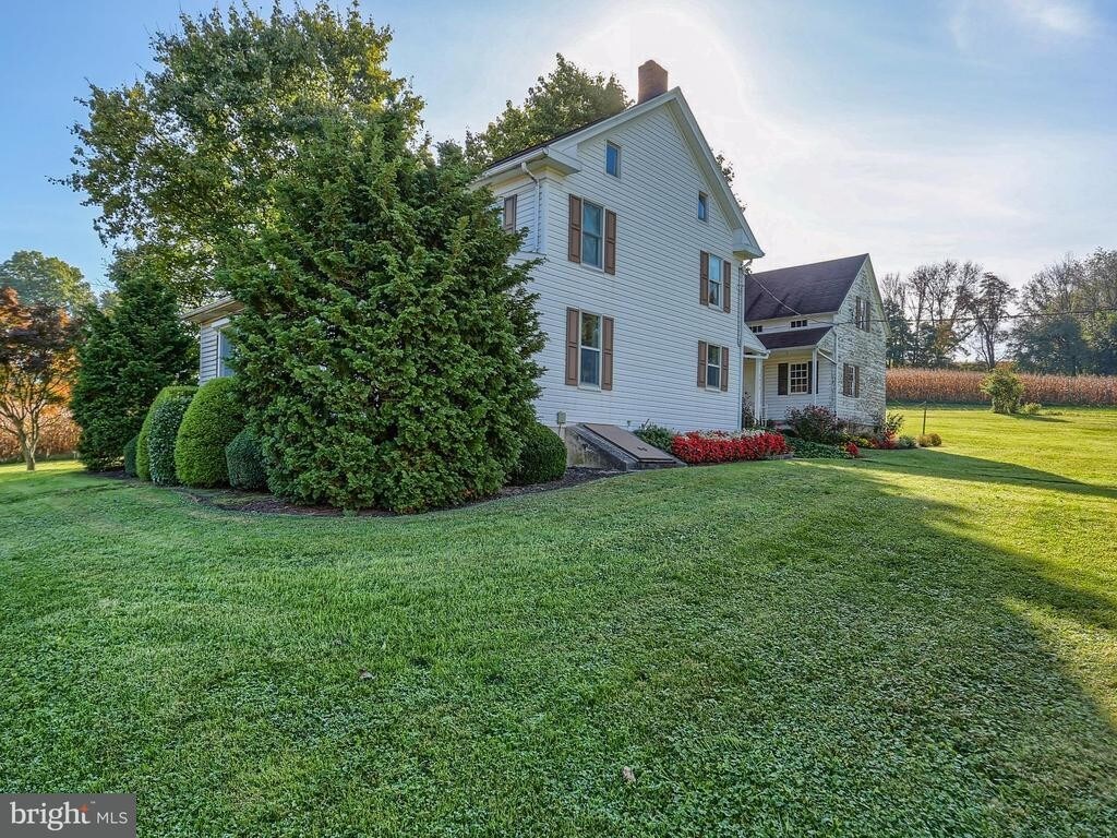 2668 Springwood Rd, York, PA 17402