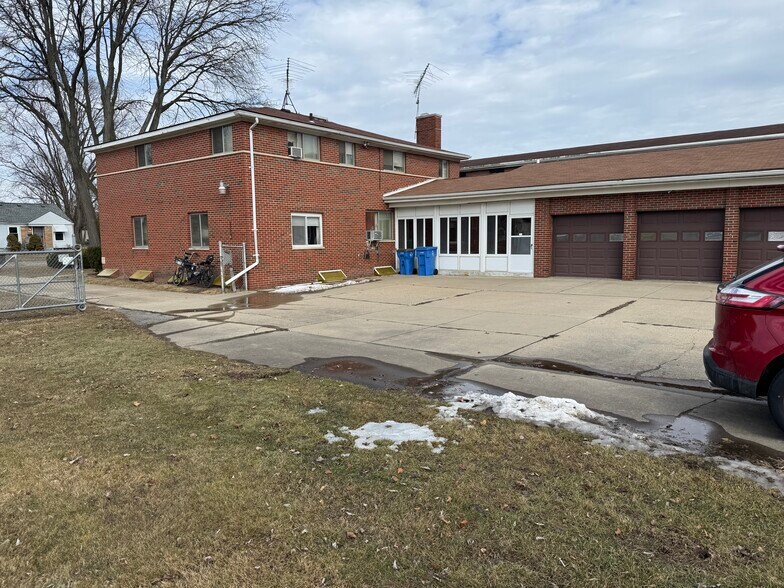 26123 McDonald St, Dearborn Heights, MI for sale - Building Photo - Image 2 of 4
