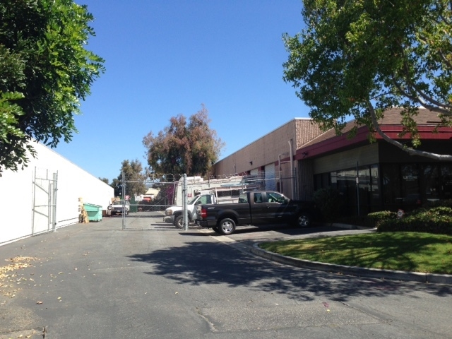 4411 DuPont Ct, Ventura, CA for lease - Building Photo - Image 3 of 4