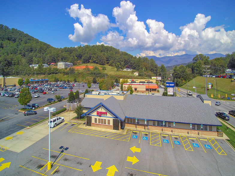 374 Walmart Plz, Sylva, NC for sale - Building Photo - Image 1 of 1