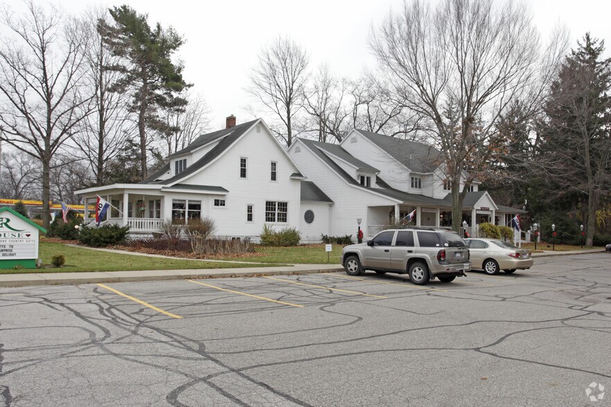 704 E Savidge St, Spring Lake, MI for sale - Building Photo - Image 2 of 2