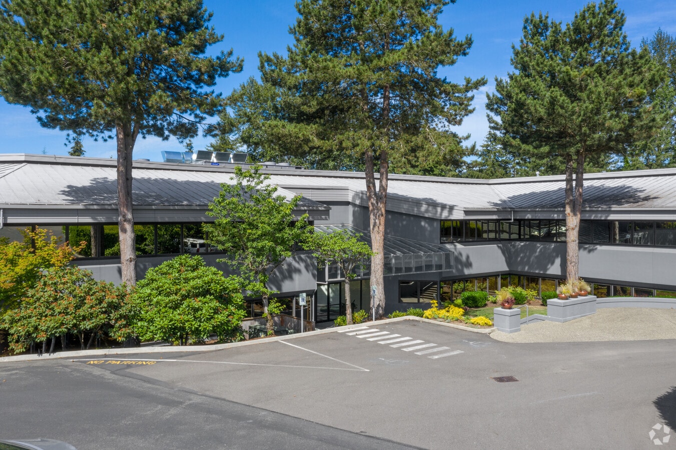 14450-ne-29th-pl-bellevue-wa-98007-the-clover-building-loopnet