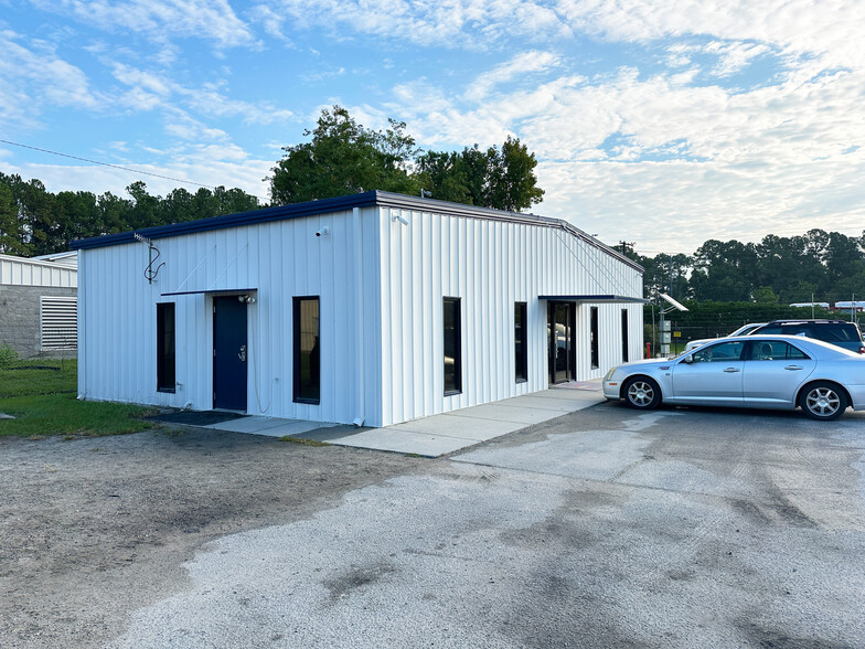 6056 Commerce Ct, Savannah, GA for lease - Building Photo - Image 2 of 3