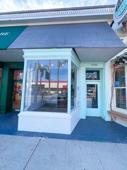 12324-12336 Ventura Blvd, Studio City, CA for lease - Building Photo - Image 2 of 8