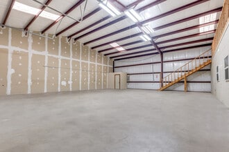 6115 FM 762 Rd, Richmond, TX for lease Interior Photo- Image 2 of 5