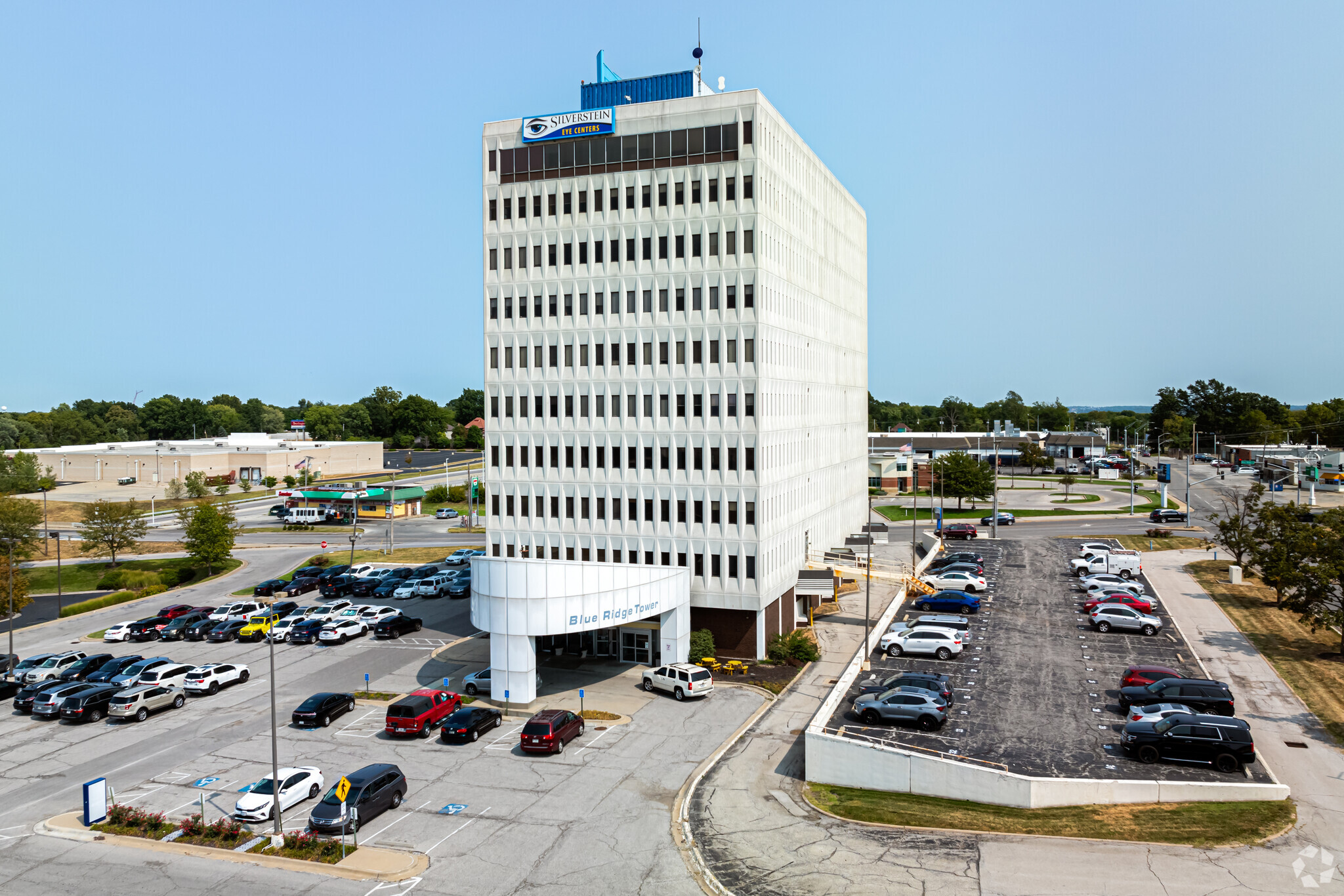 4240 Blue Ridge Blvd, Kansas City, MO for lease Building Photo- Image 1 of 48