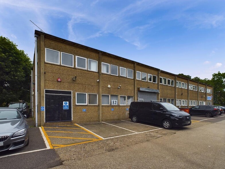 Queens Rd, Barnet for lease - Building Photo - Image 2 of 9