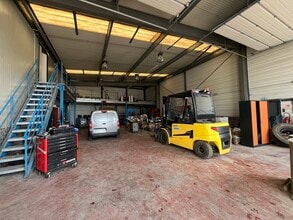 23 Za Du Grand Chemin, Yvrac for lease Interior Photo- Image 2 of 10