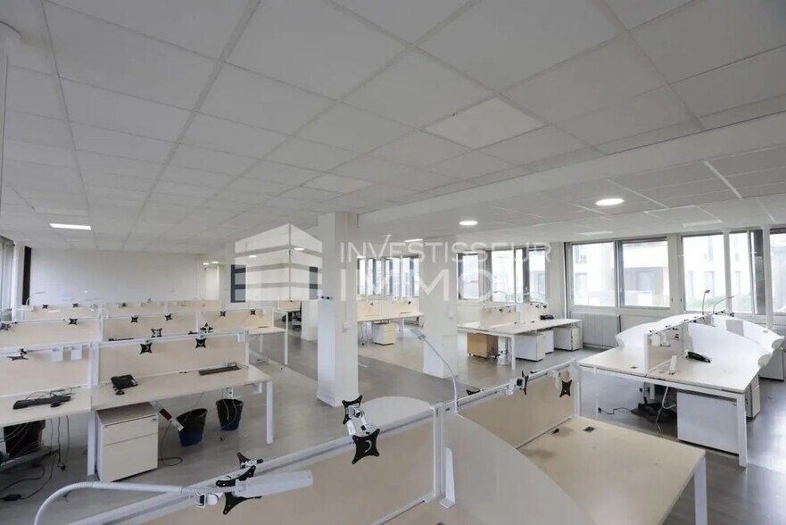 Office in Boissy-Saint-Léger for lease - Building Photo - Image 2 of 7