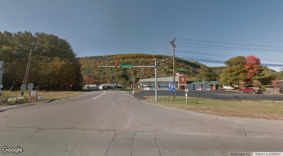 120 Mountain Ave, Matamoras, PA 18336