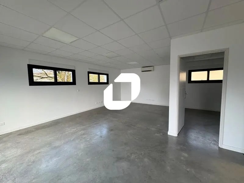 Location Bureaux 60 m² - Photo 1