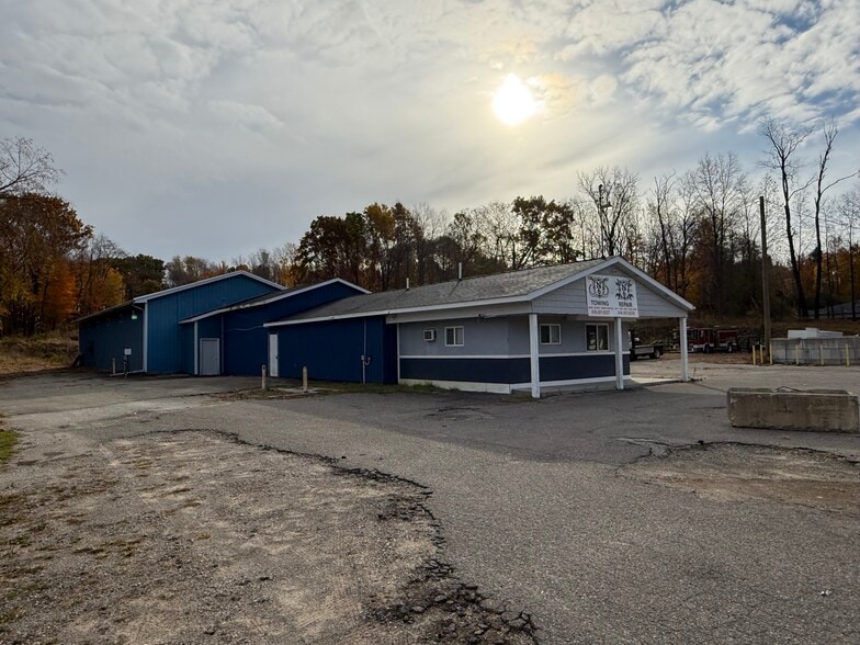 1633 S Hanover, Hastings, MI for sale - Building Photo - Image 2 of 9