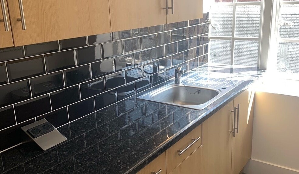 465 Brixton Rd, London for lease - Interior Photo - Image 3 of 3