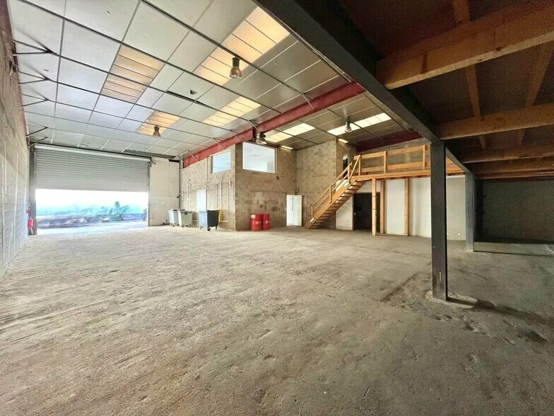 Industrial in Mandelieu-la-Napoule for lease - Interior Photo - Image 3 of 11
