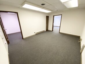 6200 N Hiawatha Ave, Chicago, IL for lease Interior Photo- Image 2 of 3