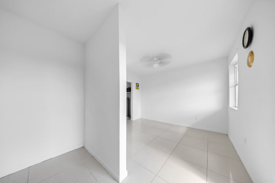 6020 NW 13th Ave, Miami, FL for sale - Interior Photo - Image 2 of 30