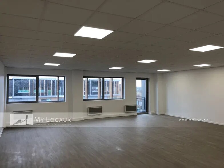 Avenue De Stalingrad, Stains for sale - Interior Photo - Image 2 of 4