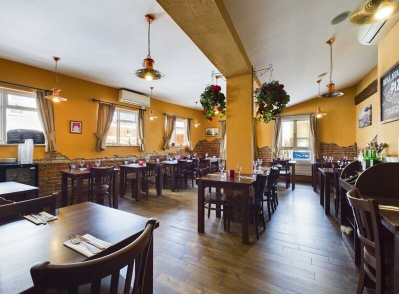 160 High St, Herne Bay for sale - Interior Photo - Image 3 of 9