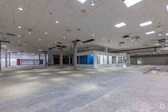 100 Mall Dr, Steubenville, OH for lease Interior Photo- Image 2 of 9