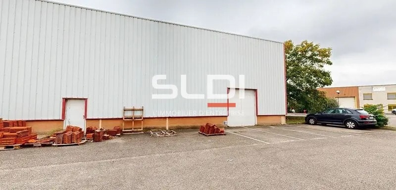 Flex in Vénissieux for lease Building Photo- Image 1 of 8