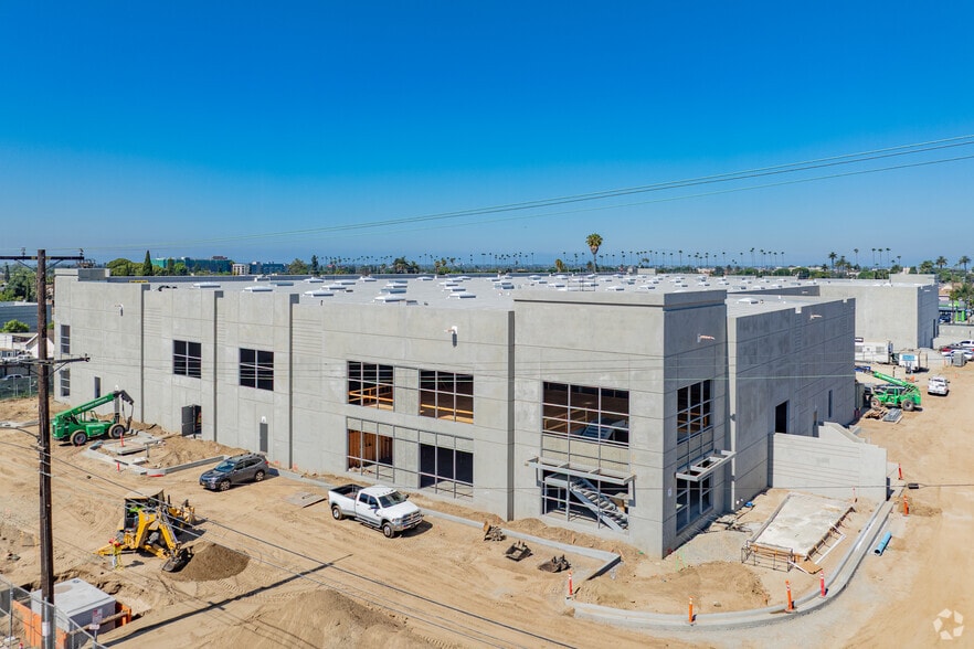 6375 Wilmington Ave, Los Angeles, CA for lease - Primary Photo - Image 2 of 2