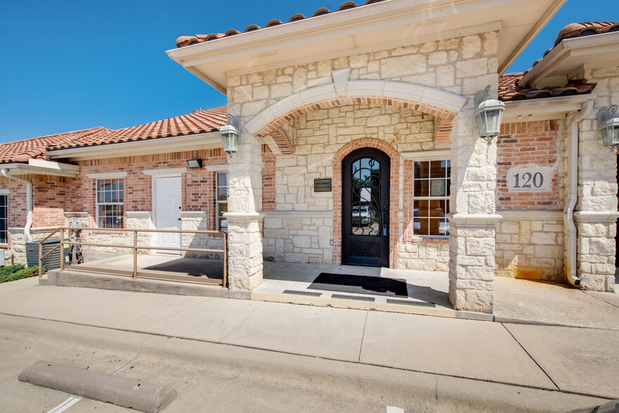 1809 Golden Trail Ct, Carrollton, TX for sale - Building Photo - Image 1 of 1