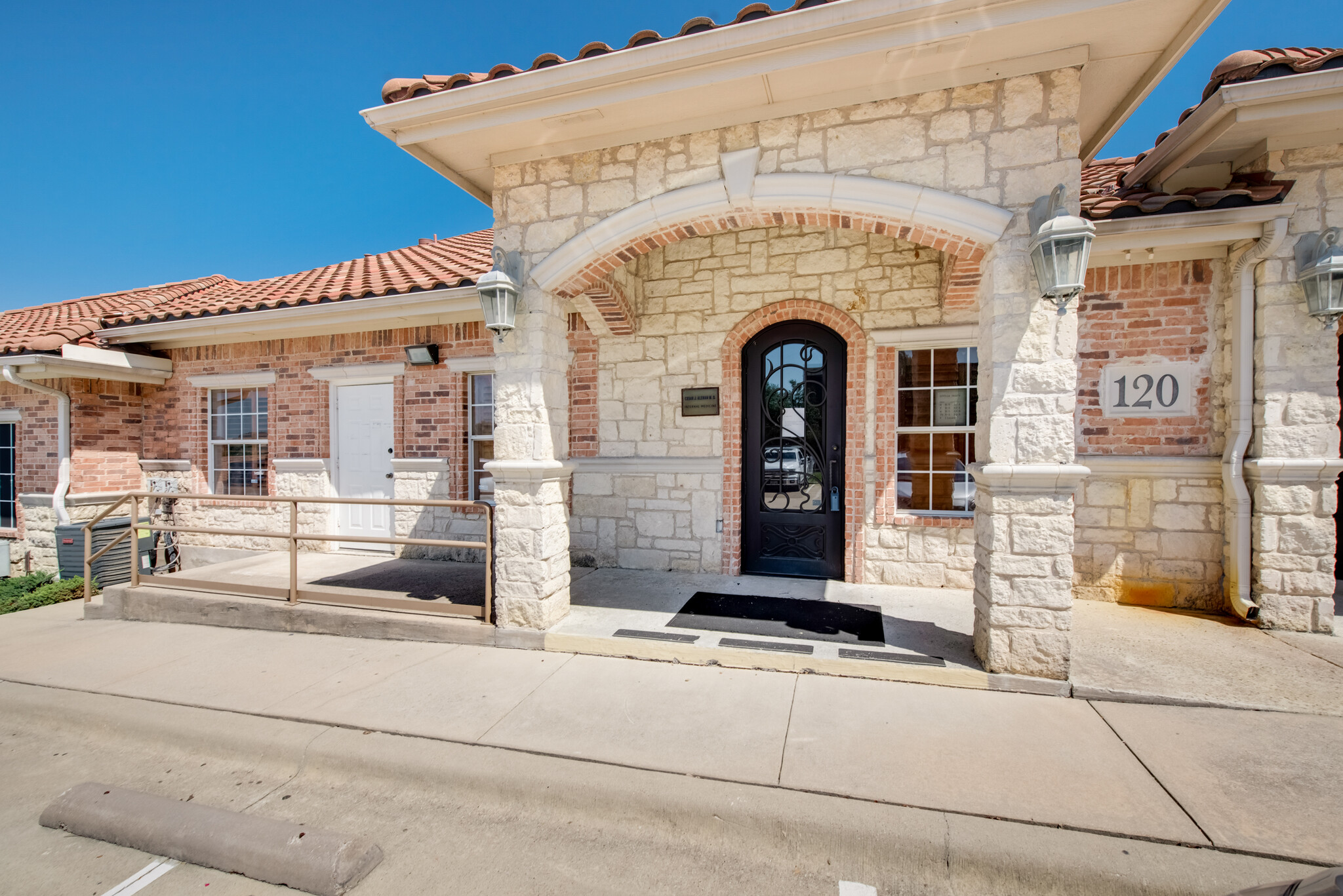 1809 Golden Trail Ct, Carrollton, TX for sale Building Photo- Image 1 of 1