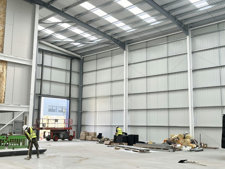 Station Approach, Waltham Cross for lease - Building Photo - Image 3 of 5