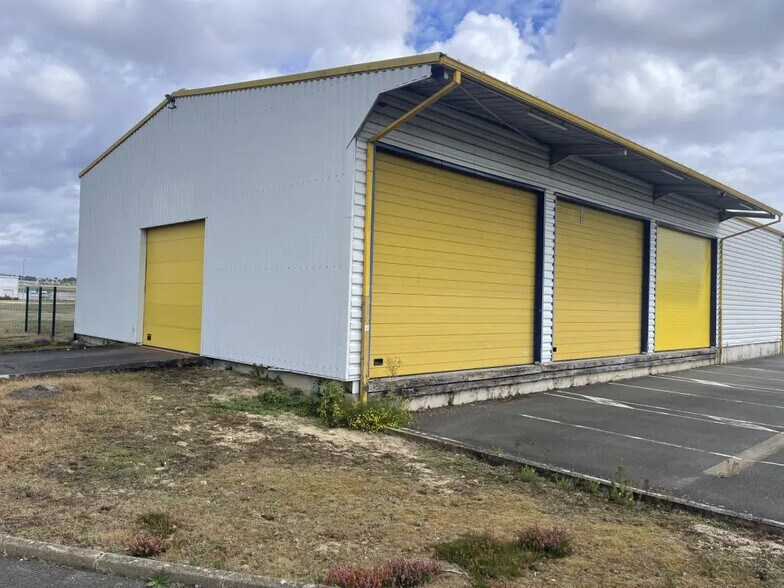 Industrial in Arnage for lease - Building Photo - Image 3 of 4